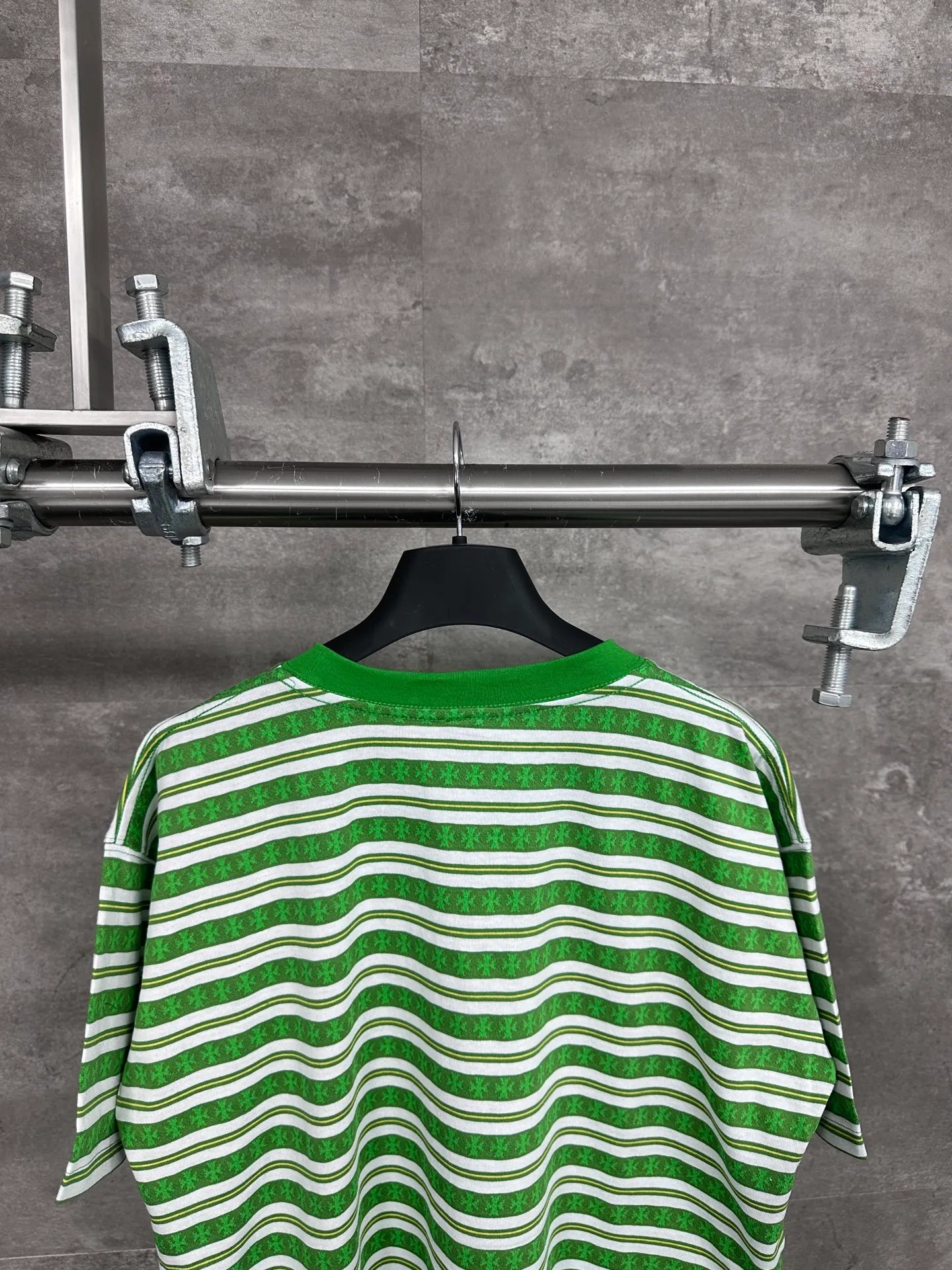 🅿️270 🔥 CH Croix Heart Full-print striped TEE limited edition casual loose short-sleeved T-shirt, same style for men and women, yarn-dyed color matching, code size S M L, full size available from stock. Process description: Made of 26 single yarns, 200 grams of 100% cotton fabric, ribbed and custom-dyed, imported embroidery machines are used for embroidery, and every thread routing detail is strictly in accordance with YB to restore ZG quality.